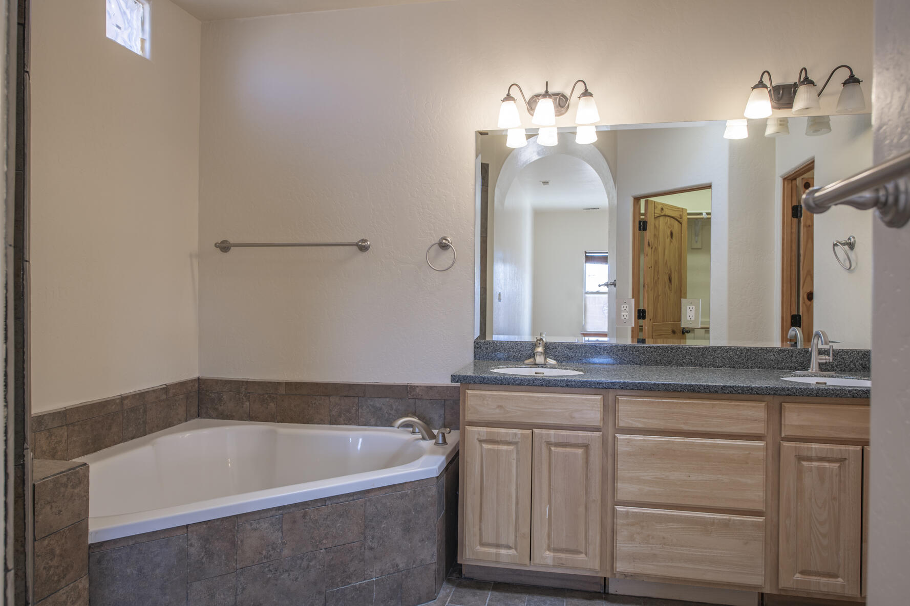 5000 BARANCA Drive NE