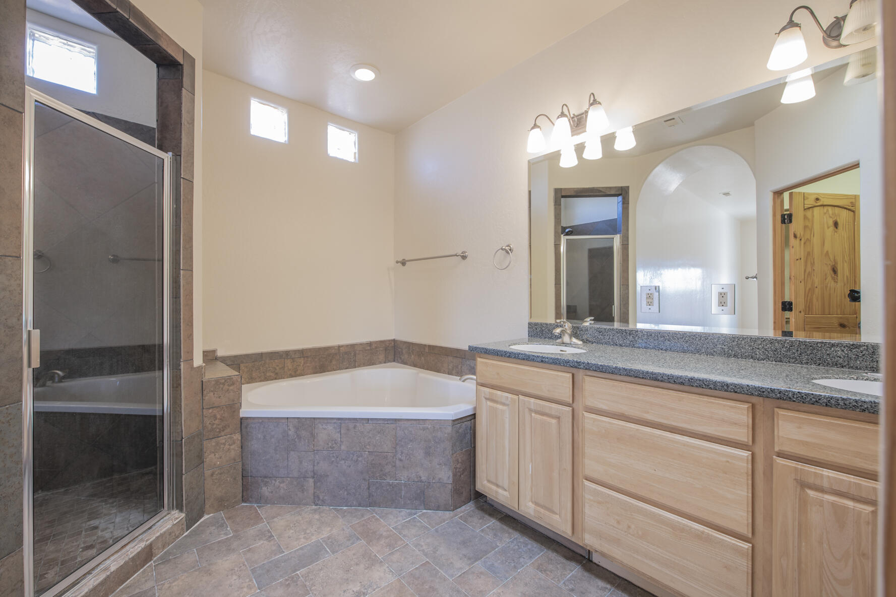 5000 BARANCA Drive NE