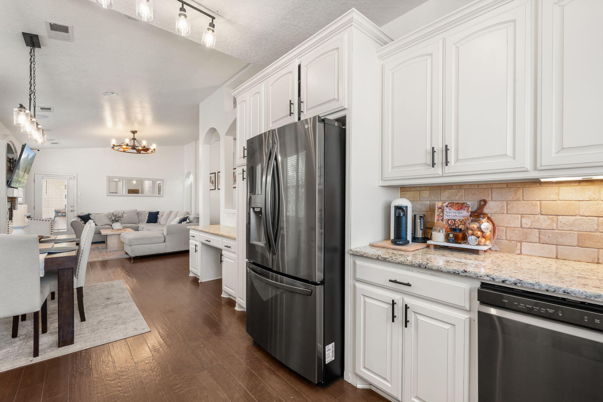 5872 ERMEMIN Avenue NW