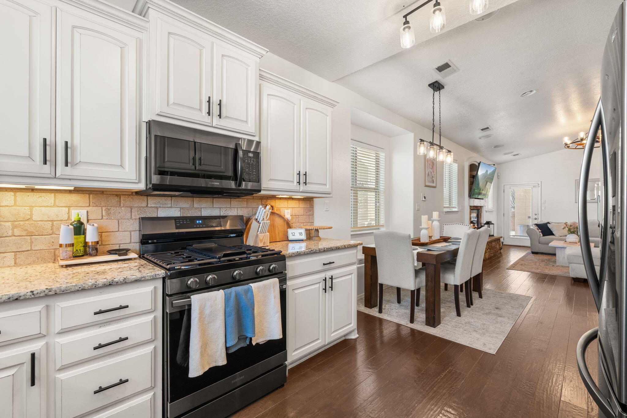 5872 ERMEMIN Avenue NW