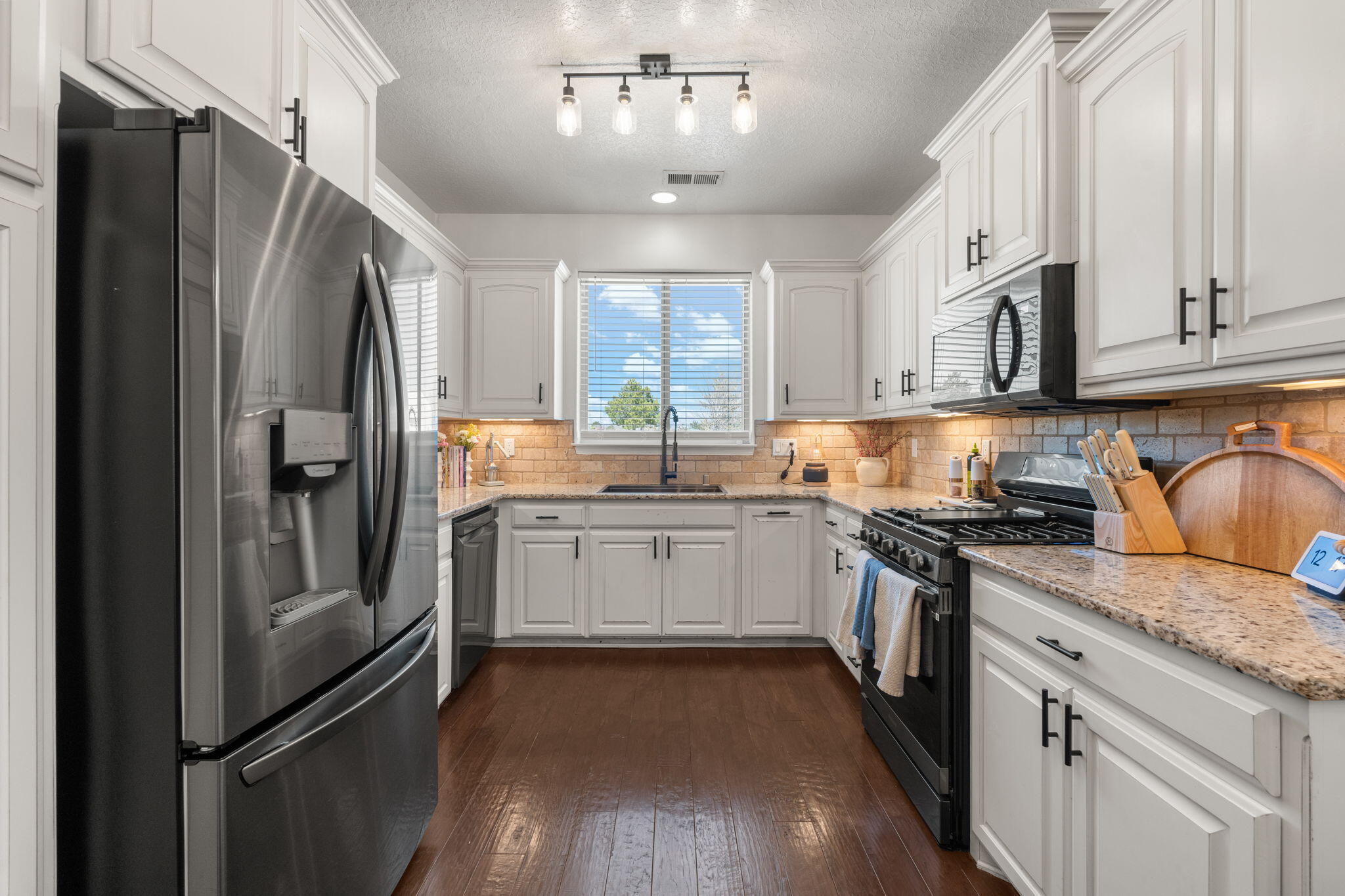 5872 ERMEMIN Avenue NW