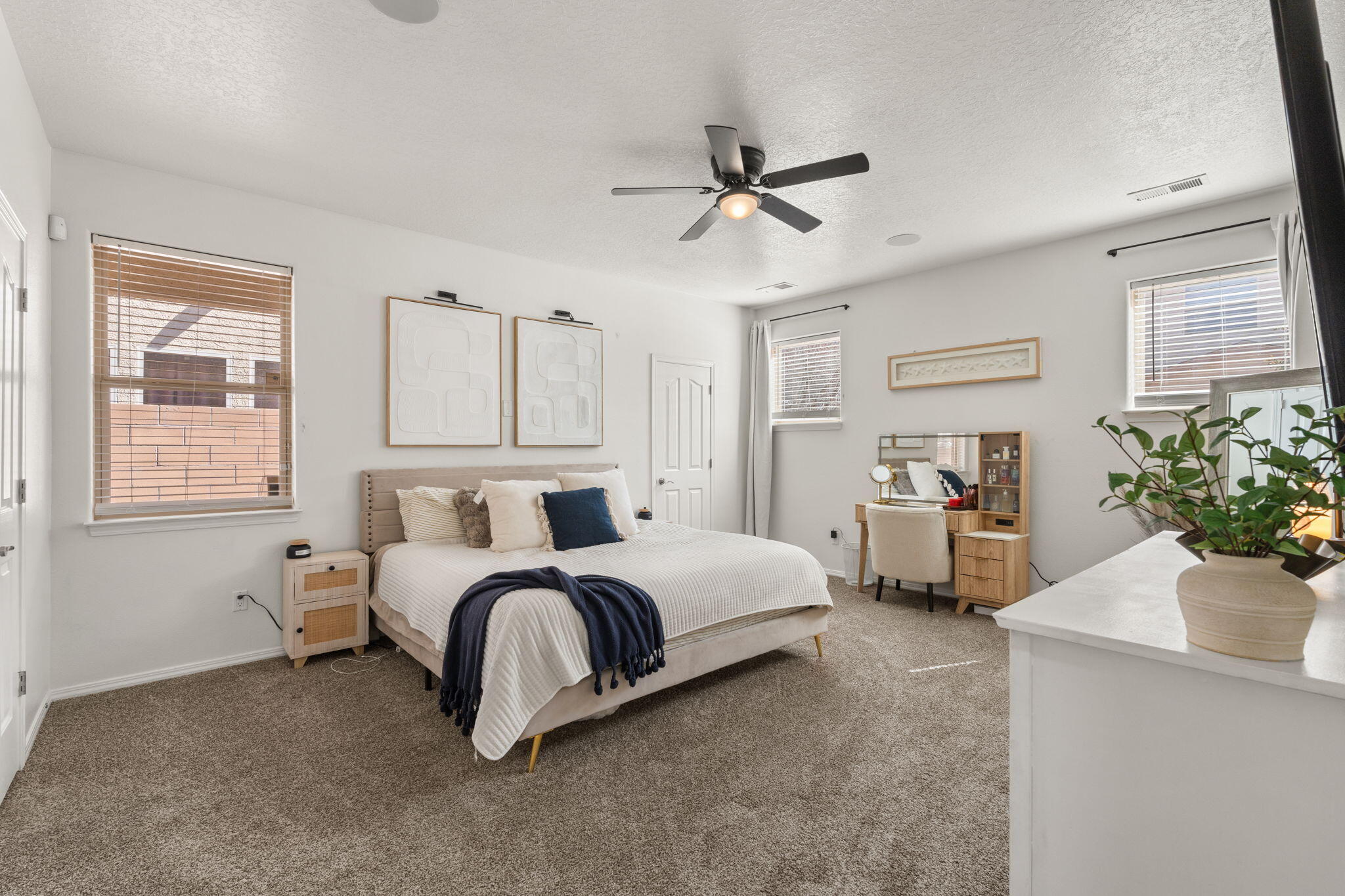 5872 ERMEMIN Avenue NW