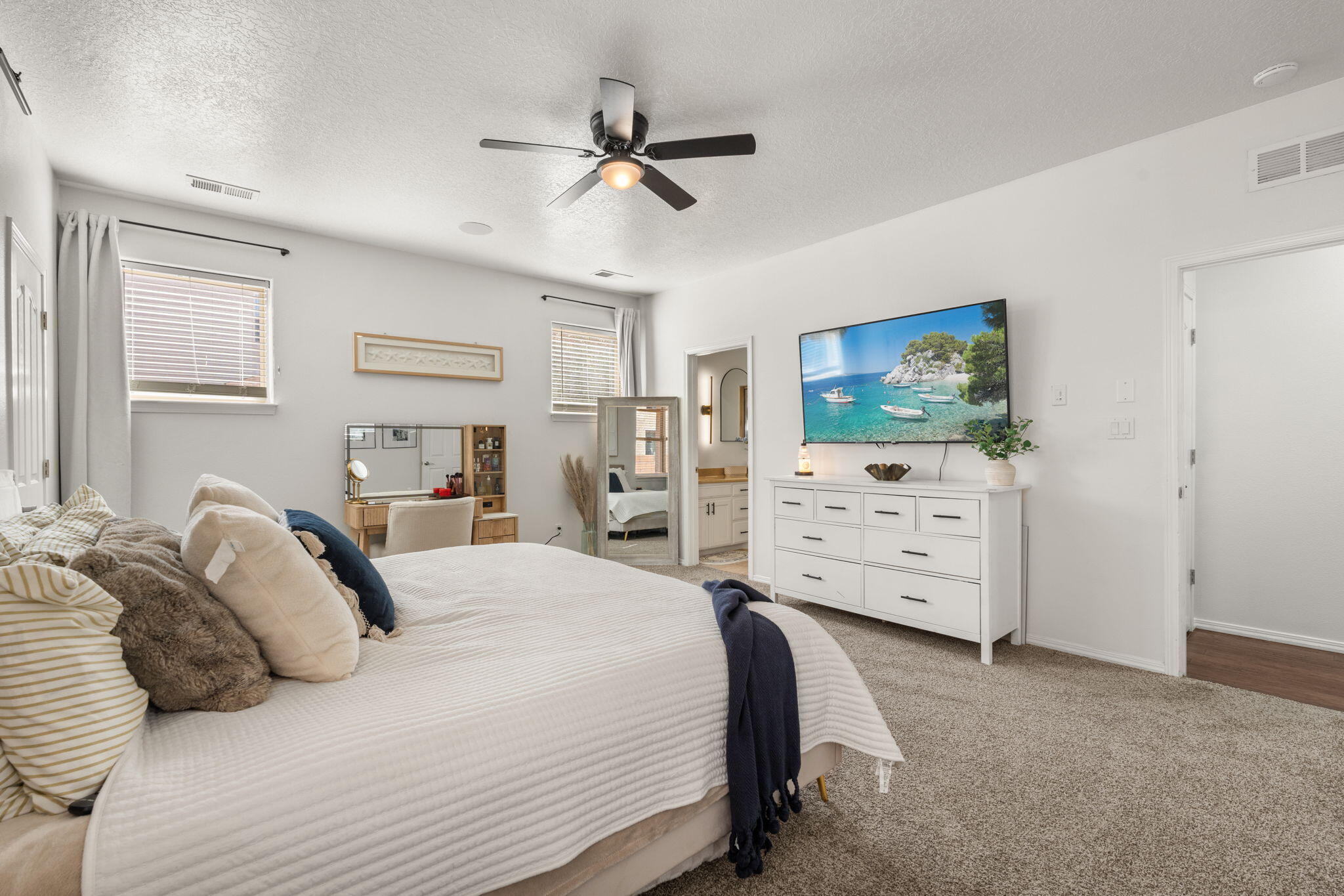 5872 ERMEMIN Avenue NW