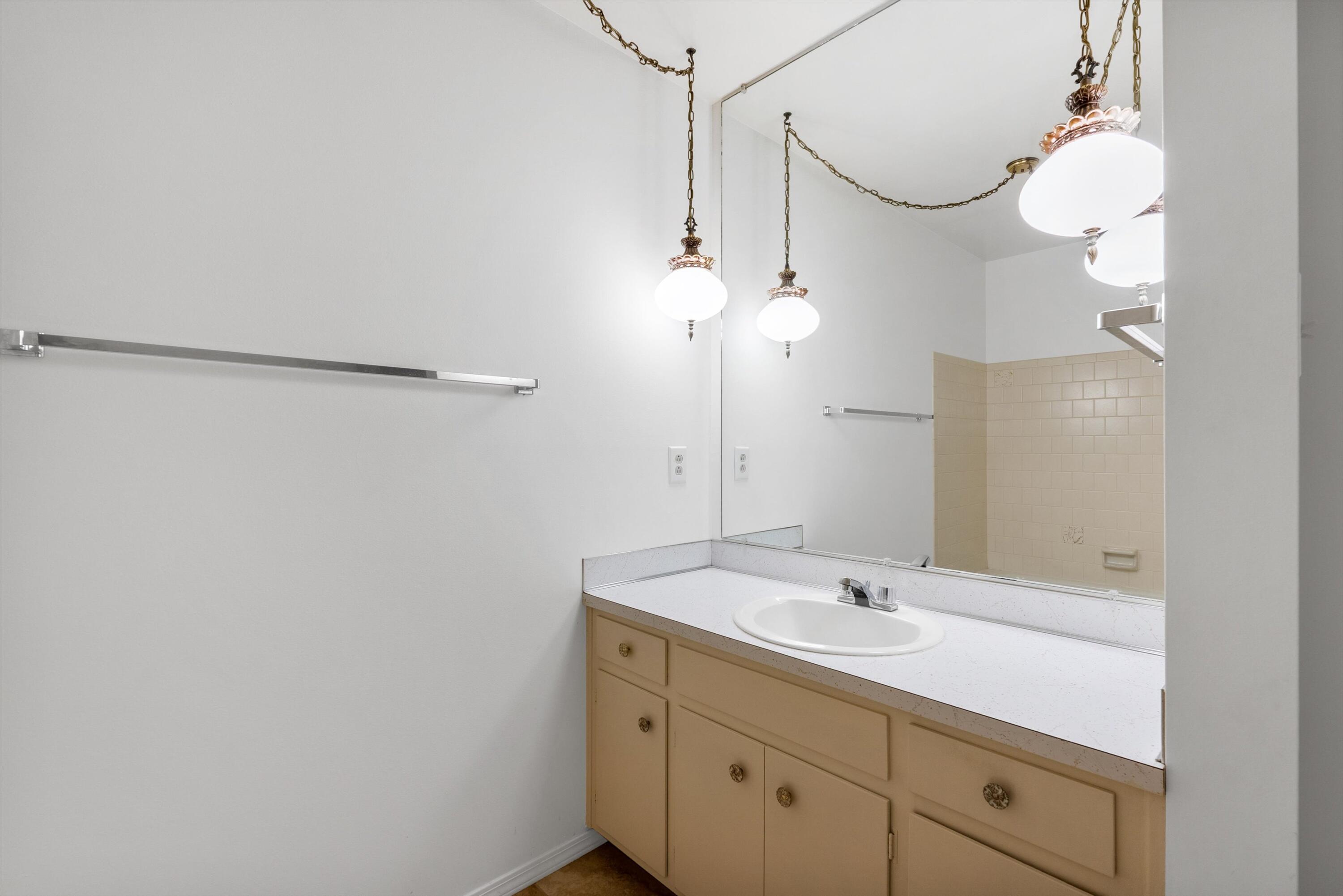 2808 DALLAS Street NE