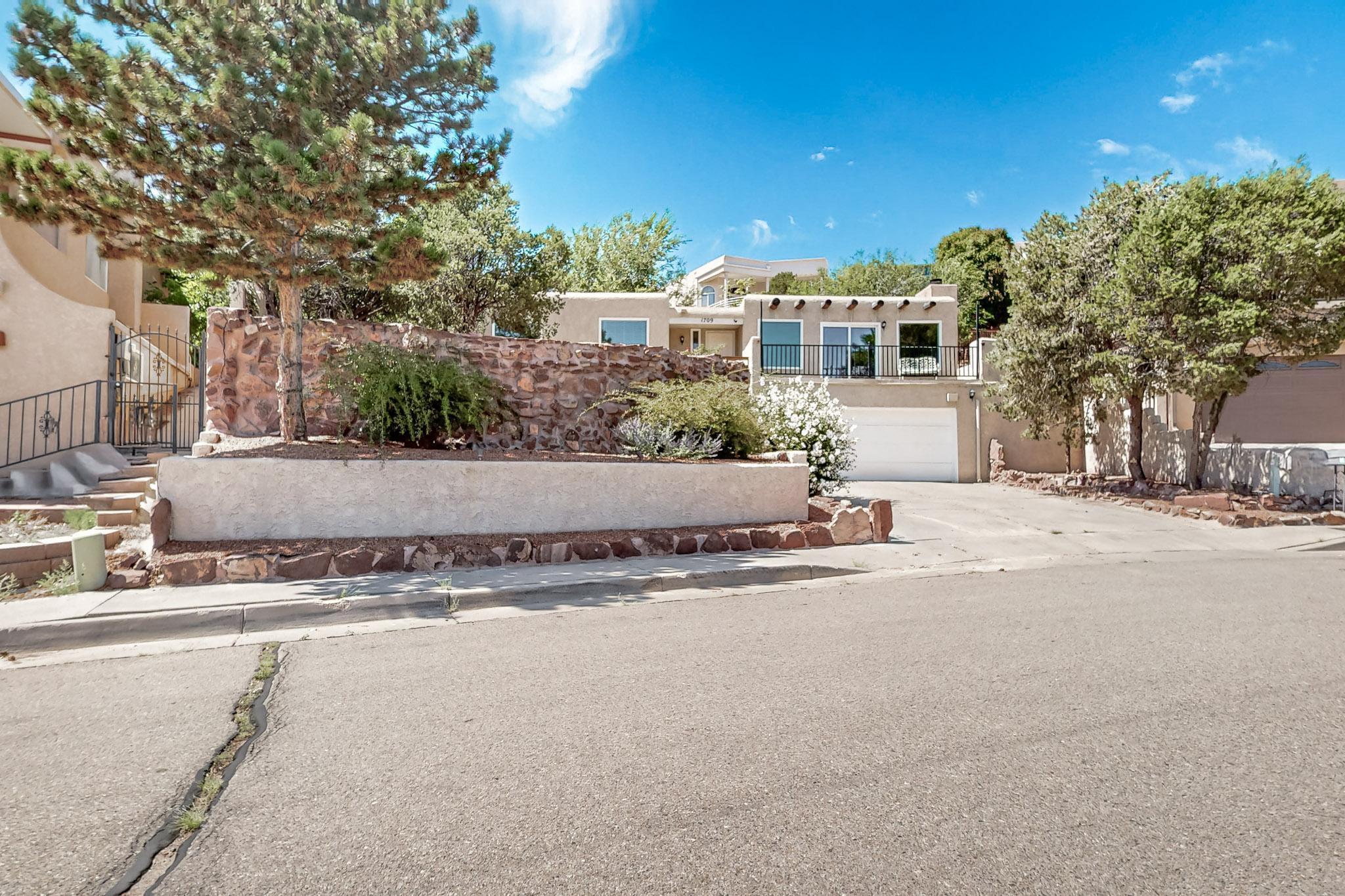 1709 BLUFFSIDE Drive NW