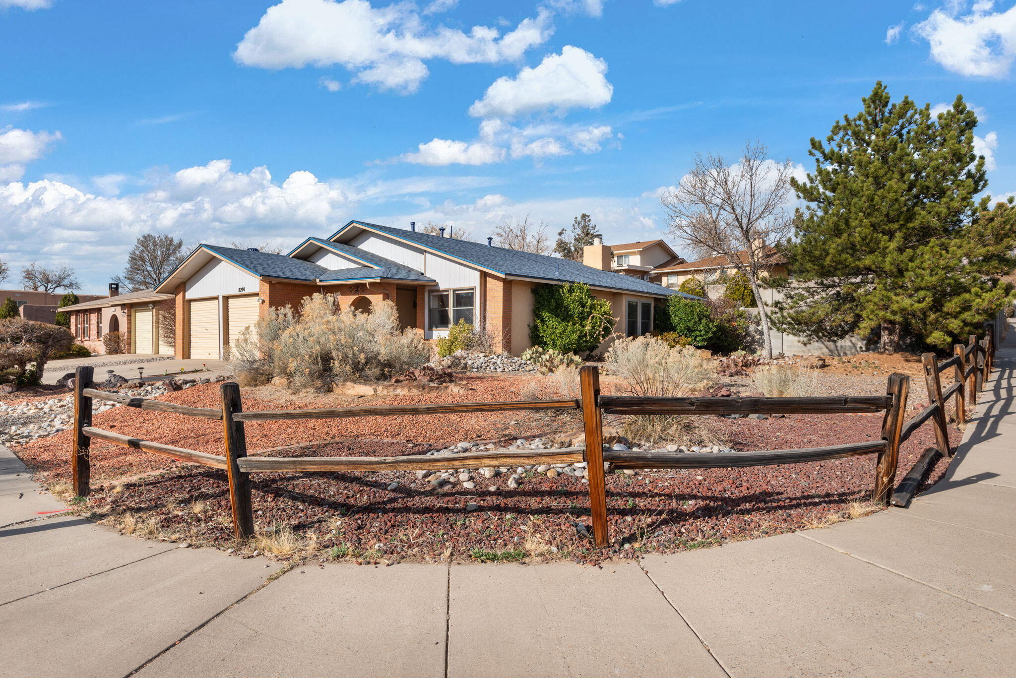 5200 VISTA BONITA NE