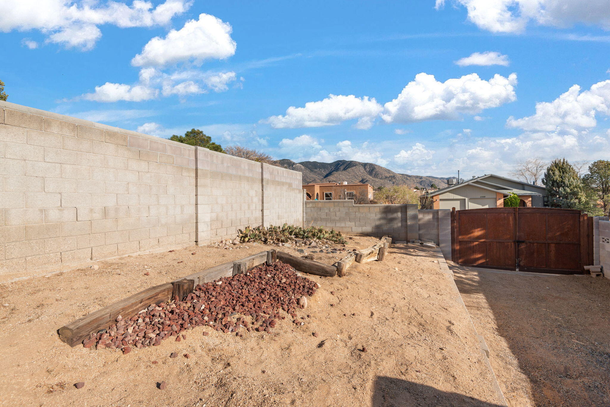 5200 VISTA BONITA NE