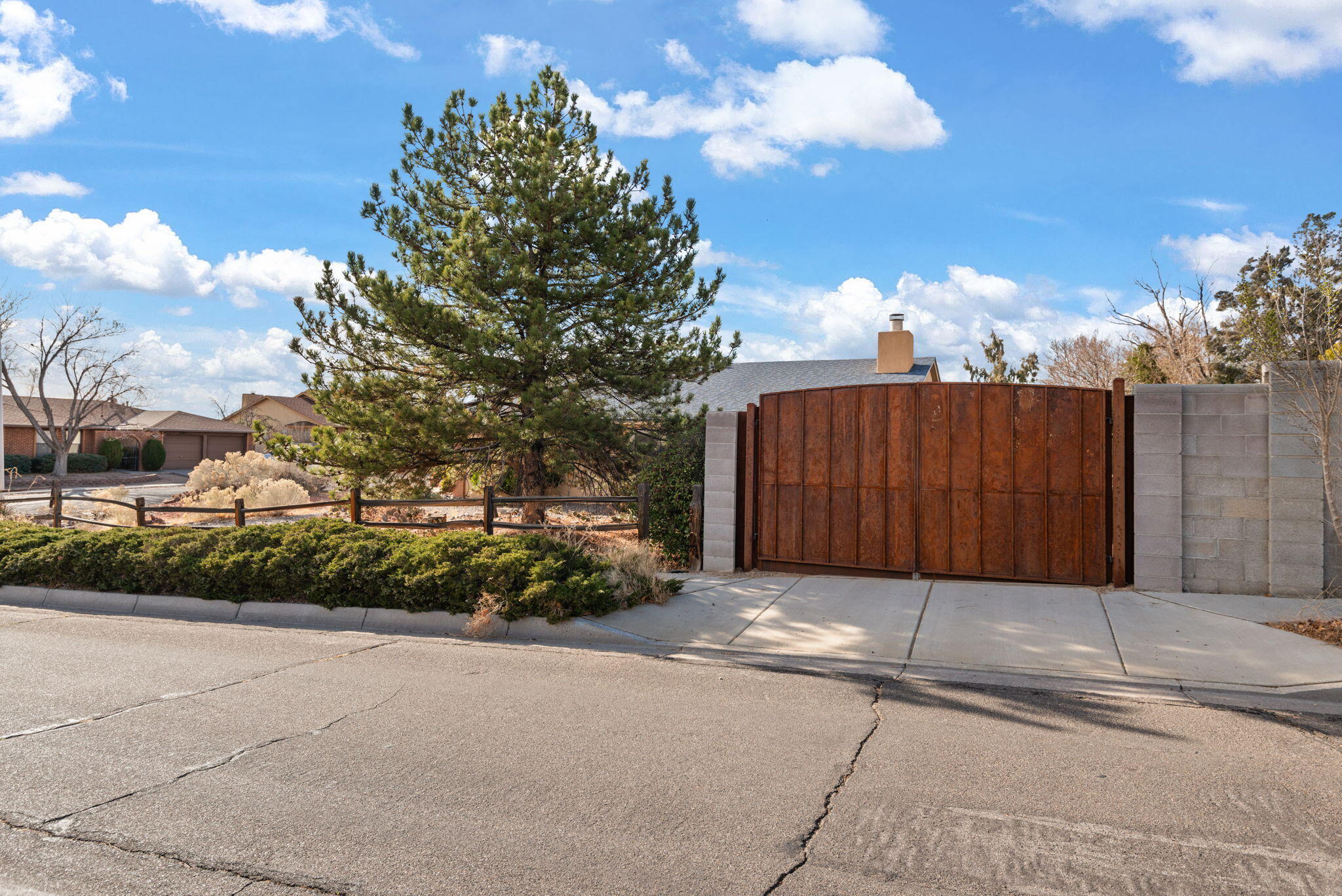 5200 VISTA BONITA NE
