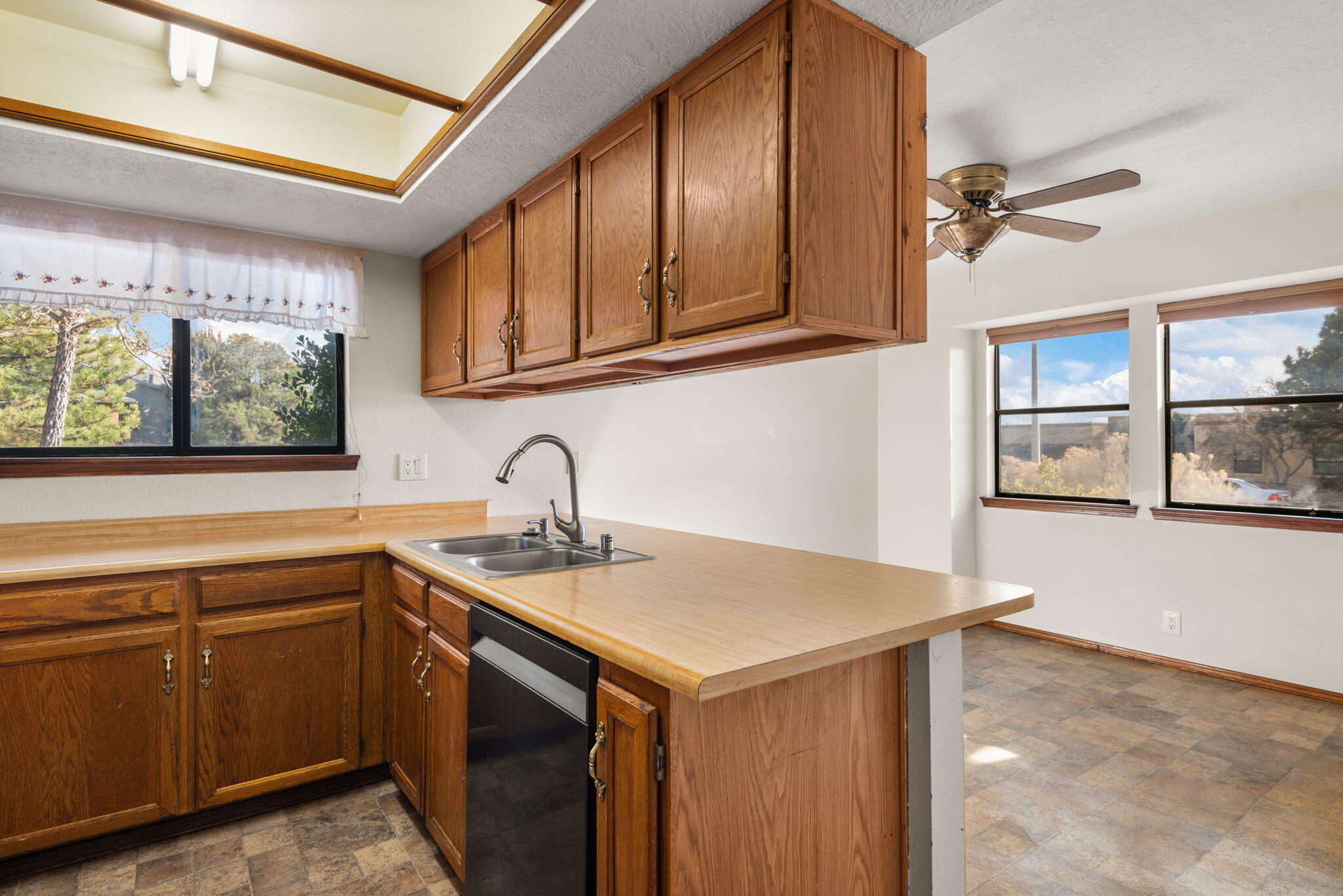 5200 VISTA BONITA NE