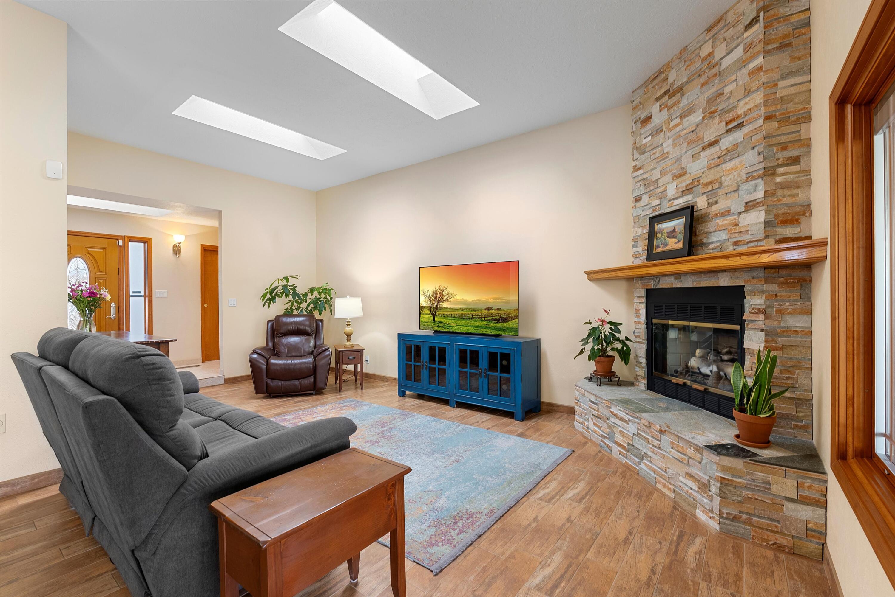 9121 DEMPSEY Drive NE