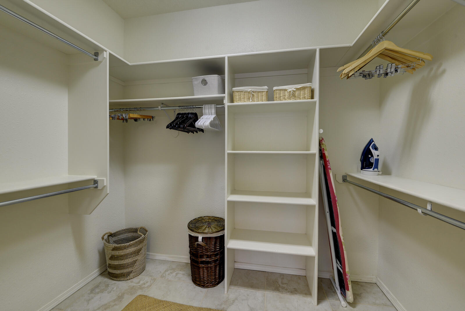 3504 SETARIA Road NW