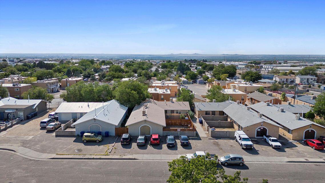 3217 Wellesley Court NE