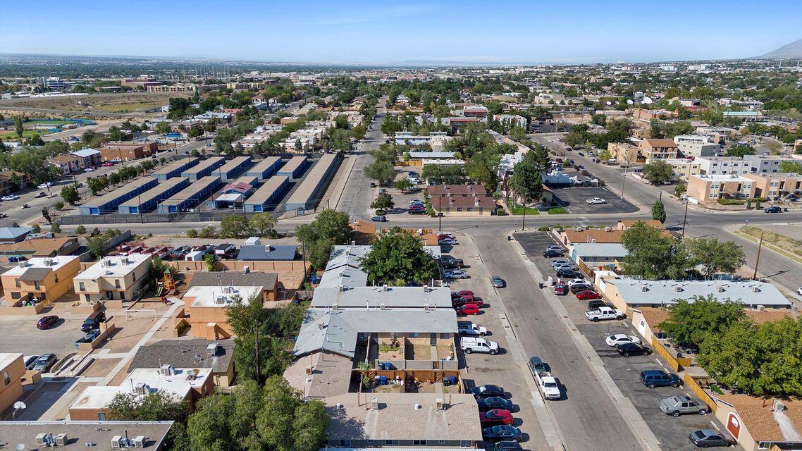 3217 Wellesley Court NE