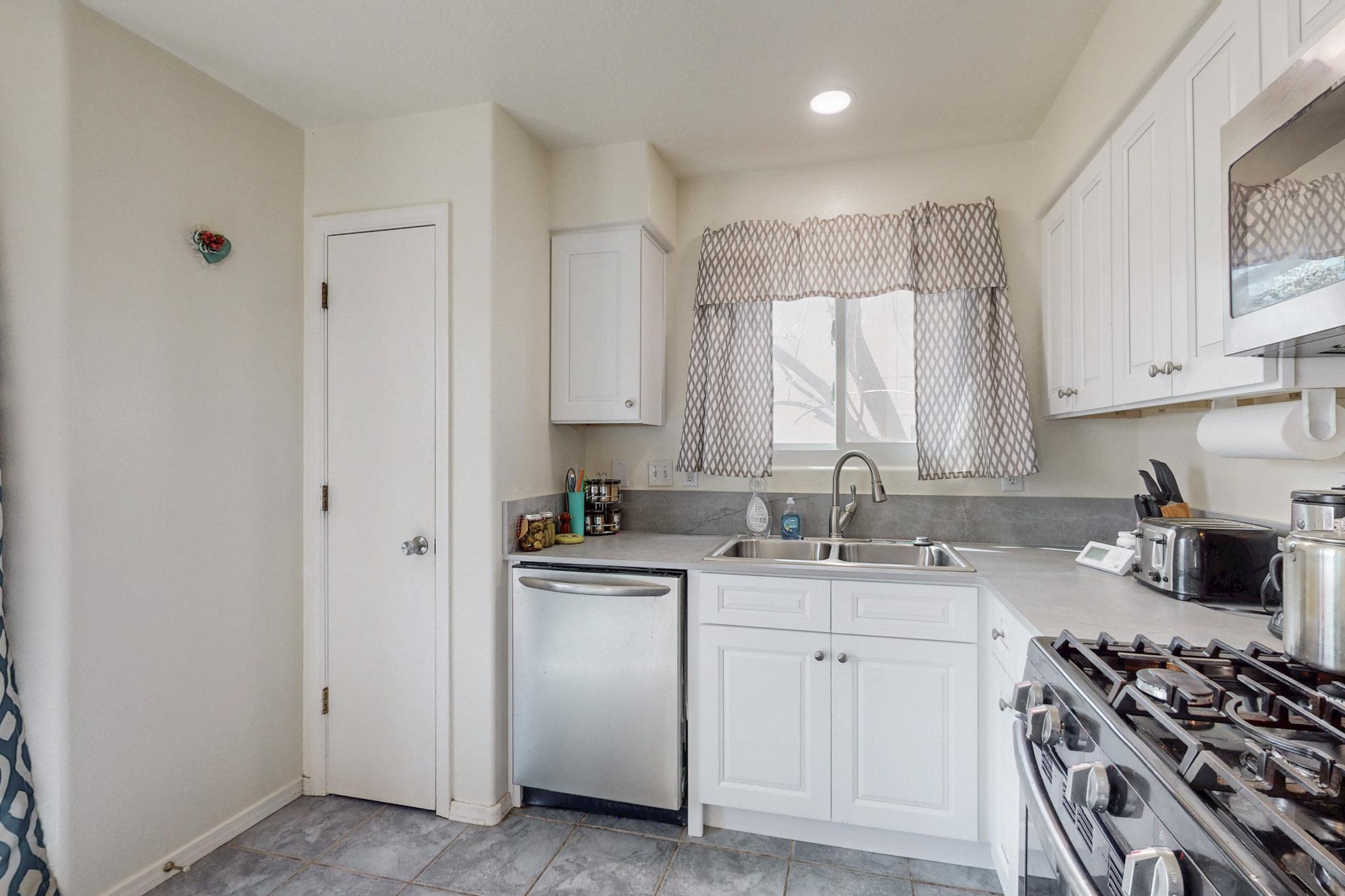 1601 AVENIDA DE PAZ NW