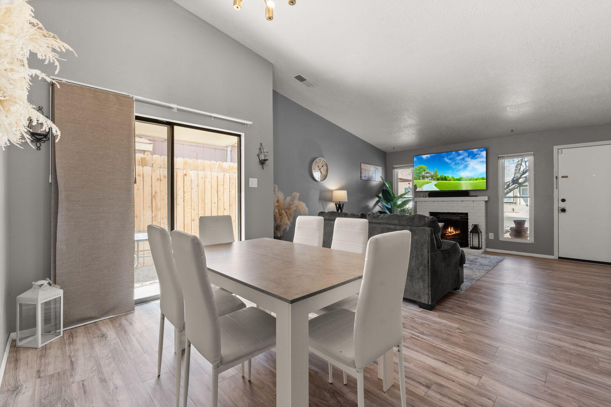 9728 WESTBOUND Avenue SW