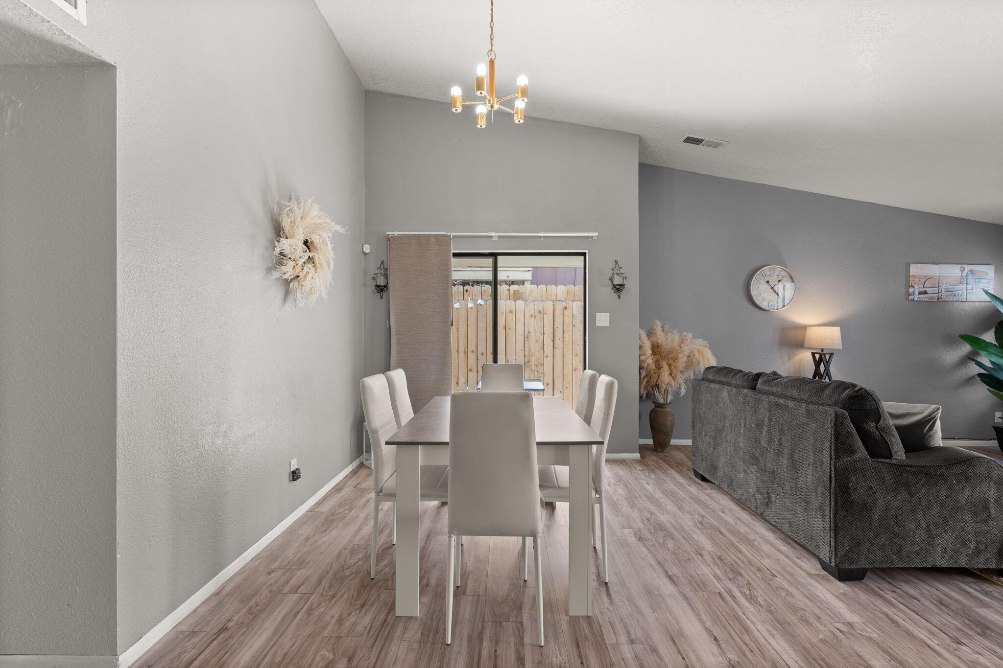 9728 WESTBOUND Avenue SW