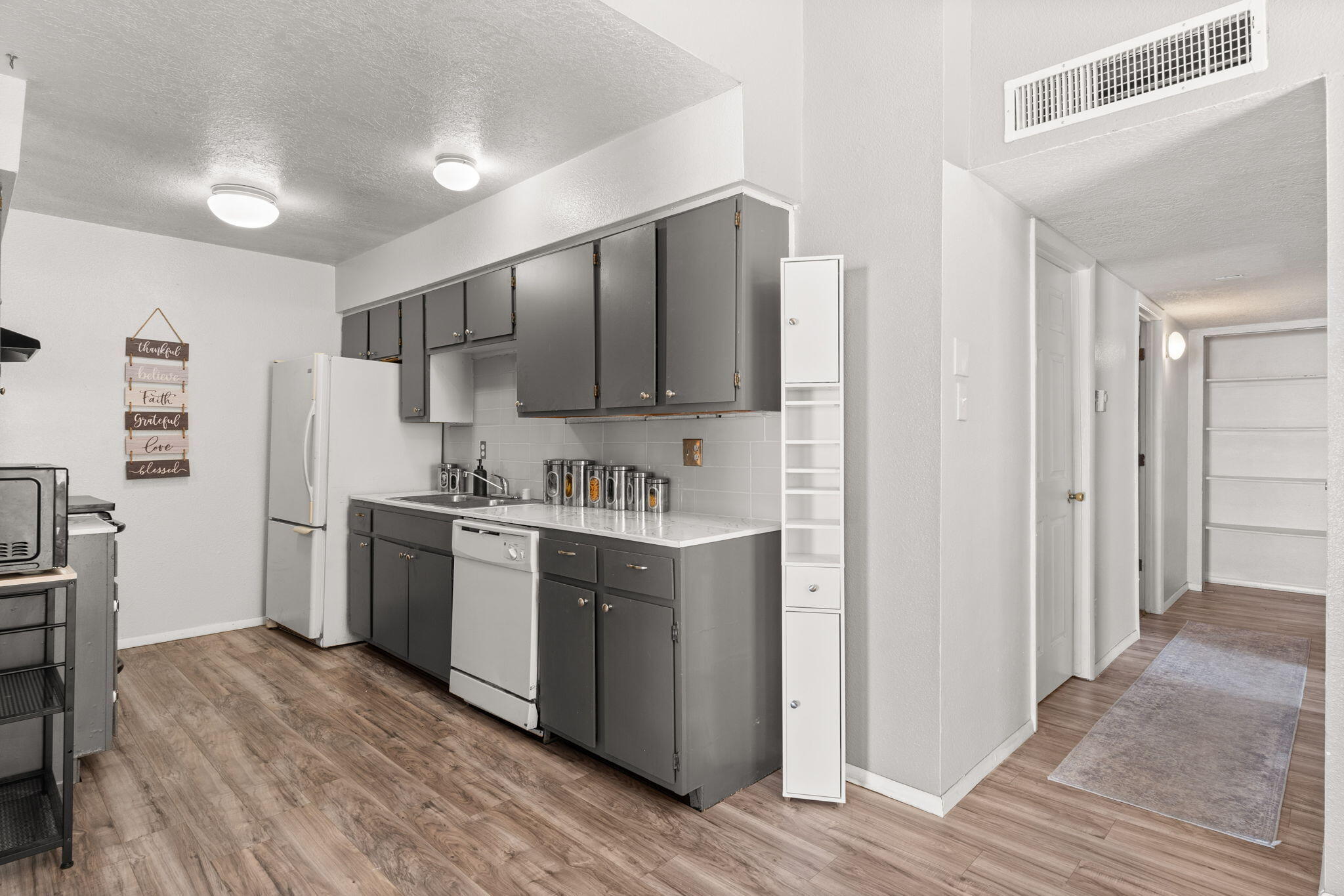 9728 WESTBOUND Avenue SW