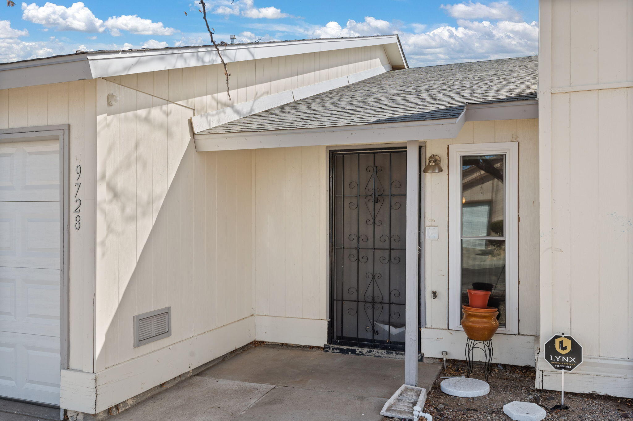 9728 WESTBOUND Avenue SW