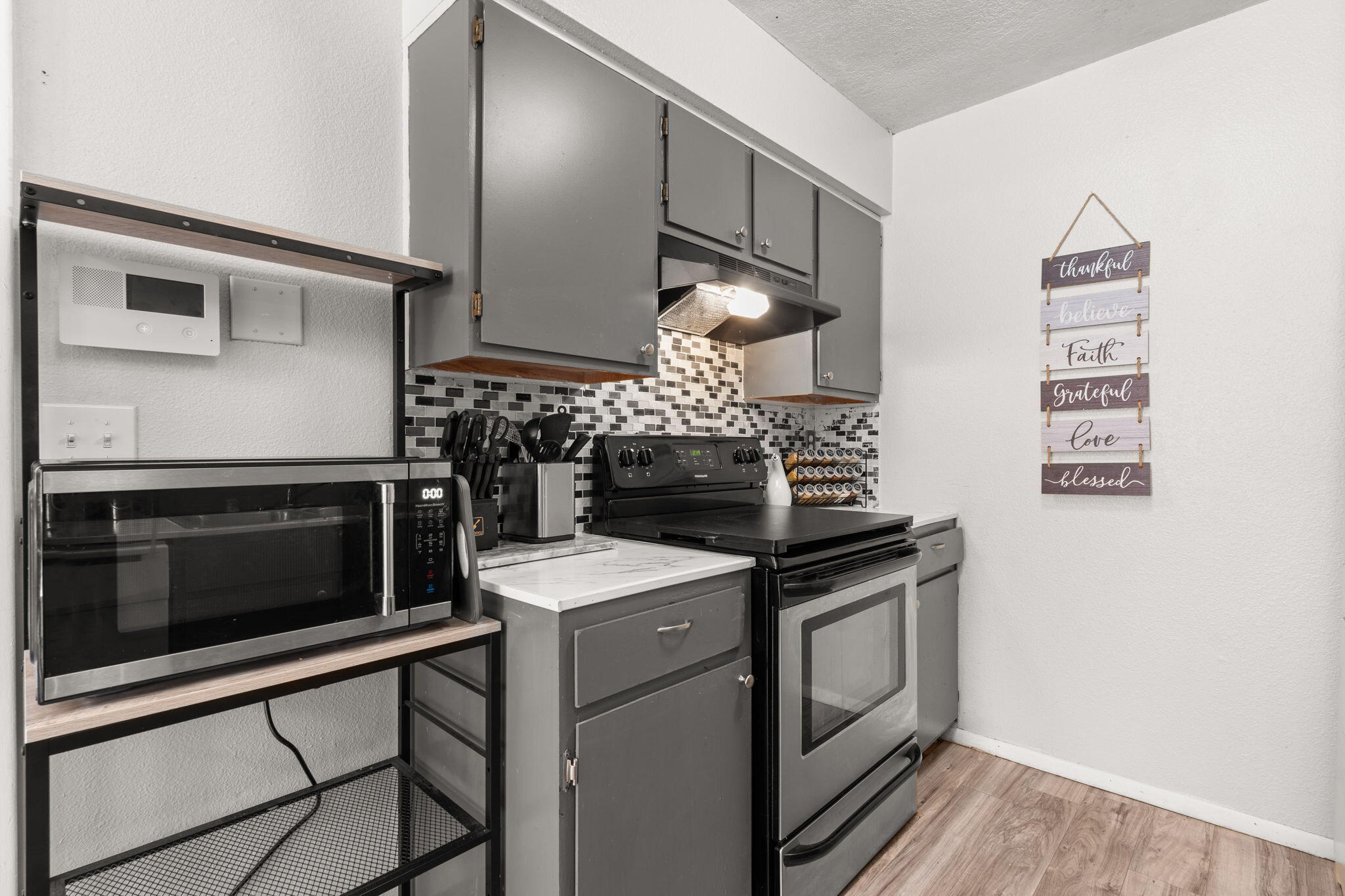 9728 WESTBOUND Avenue SW