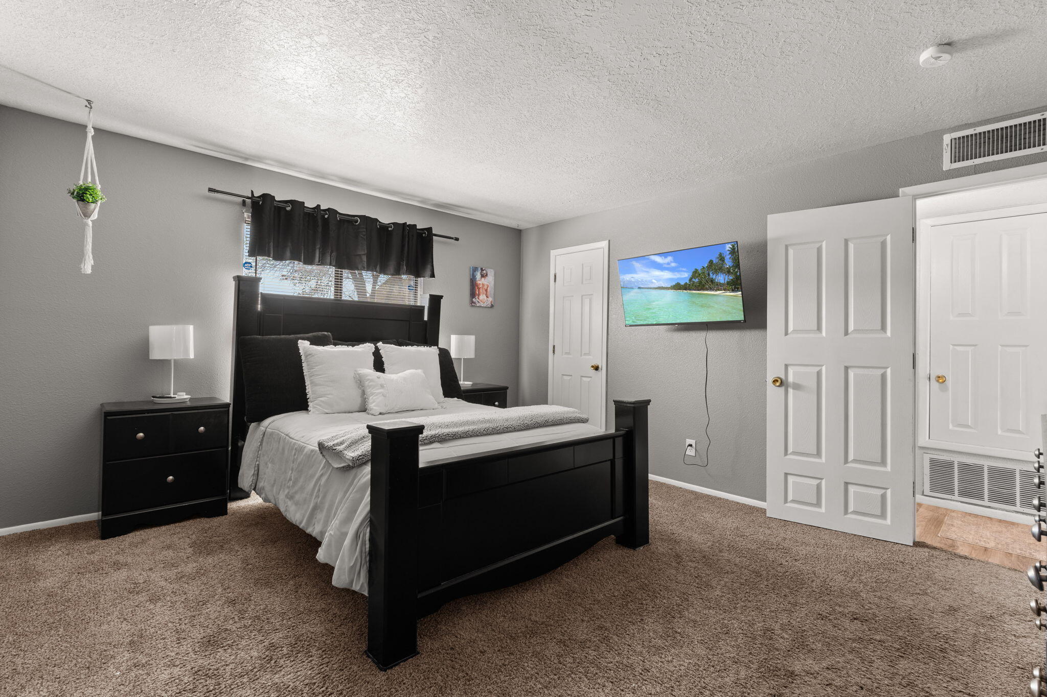 9728 WESTBOUND Avenue SW