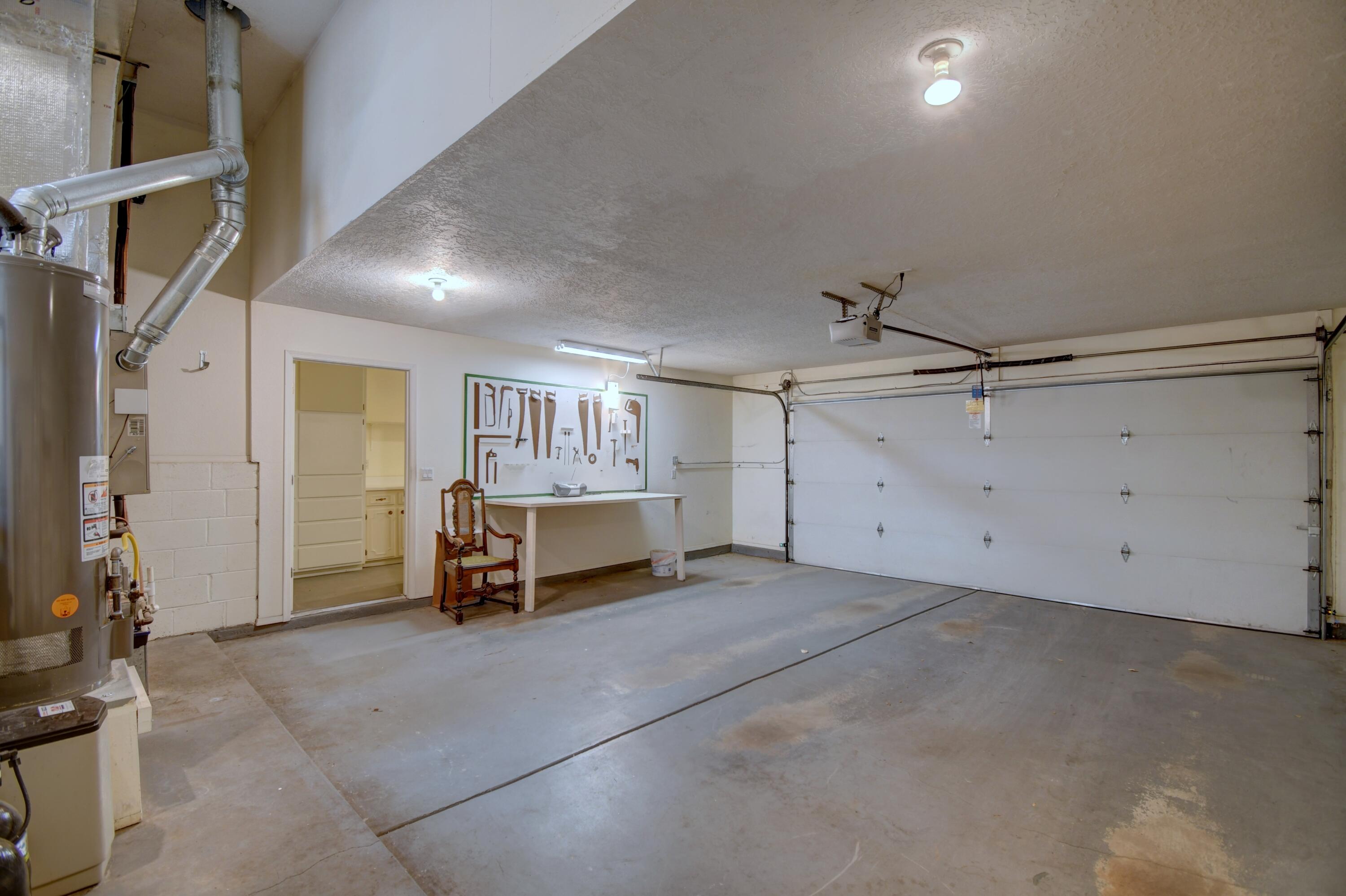 5901 CUBERO Drive NE