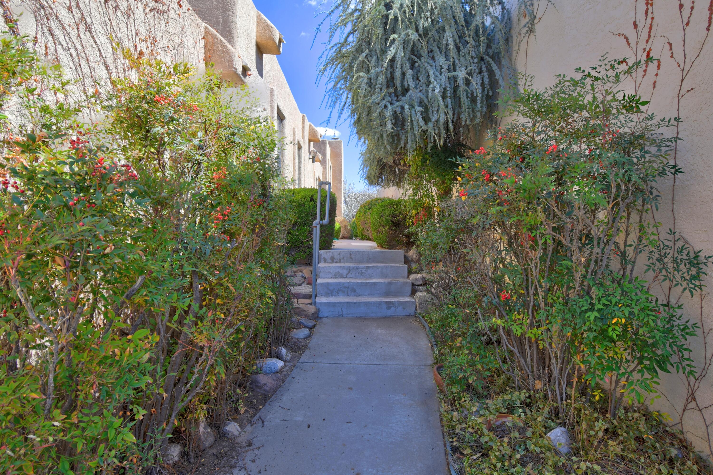 5901 CUBERO Drive NE