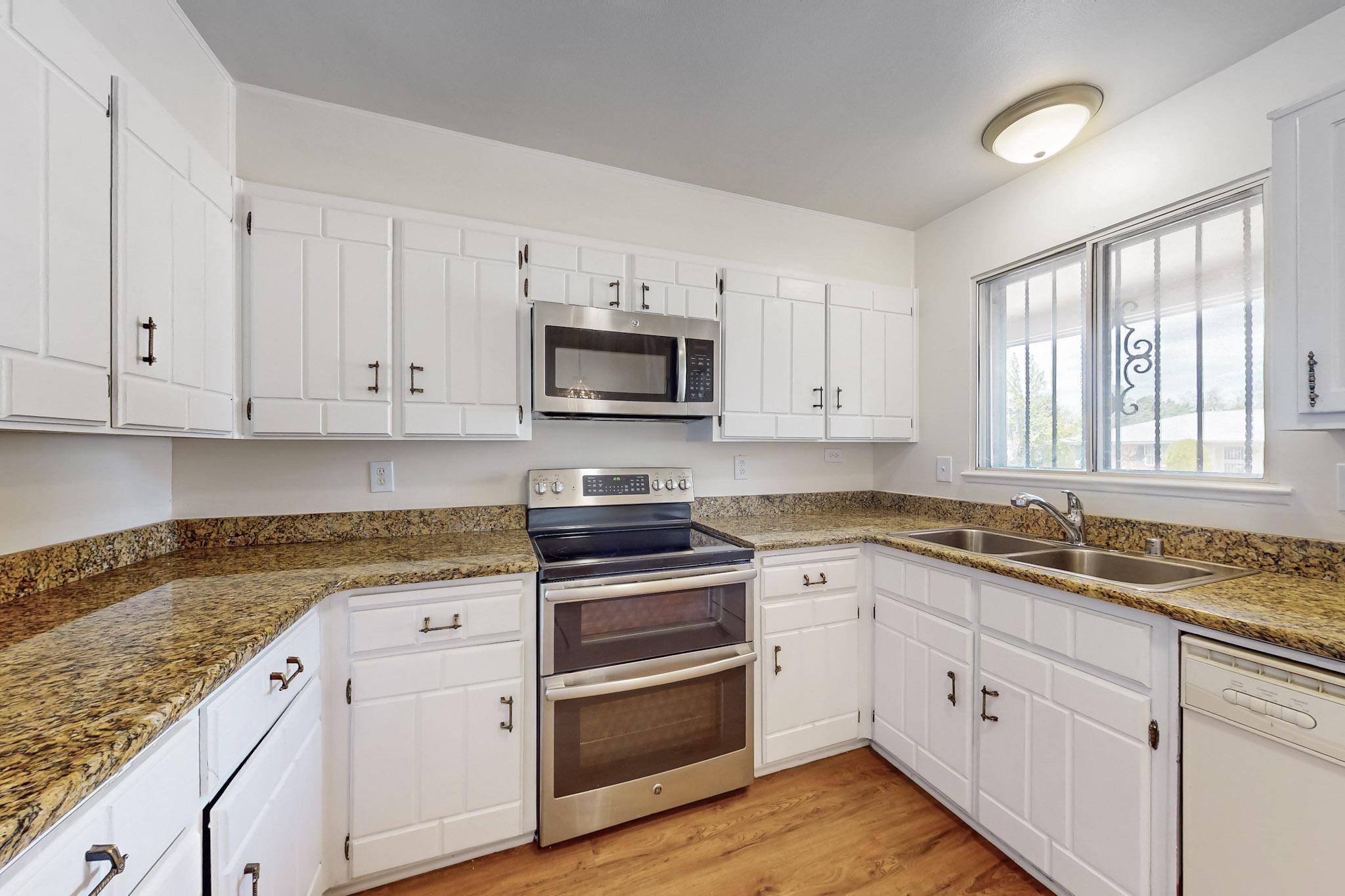 6704 ARROYO DEL OSO Avenue NE