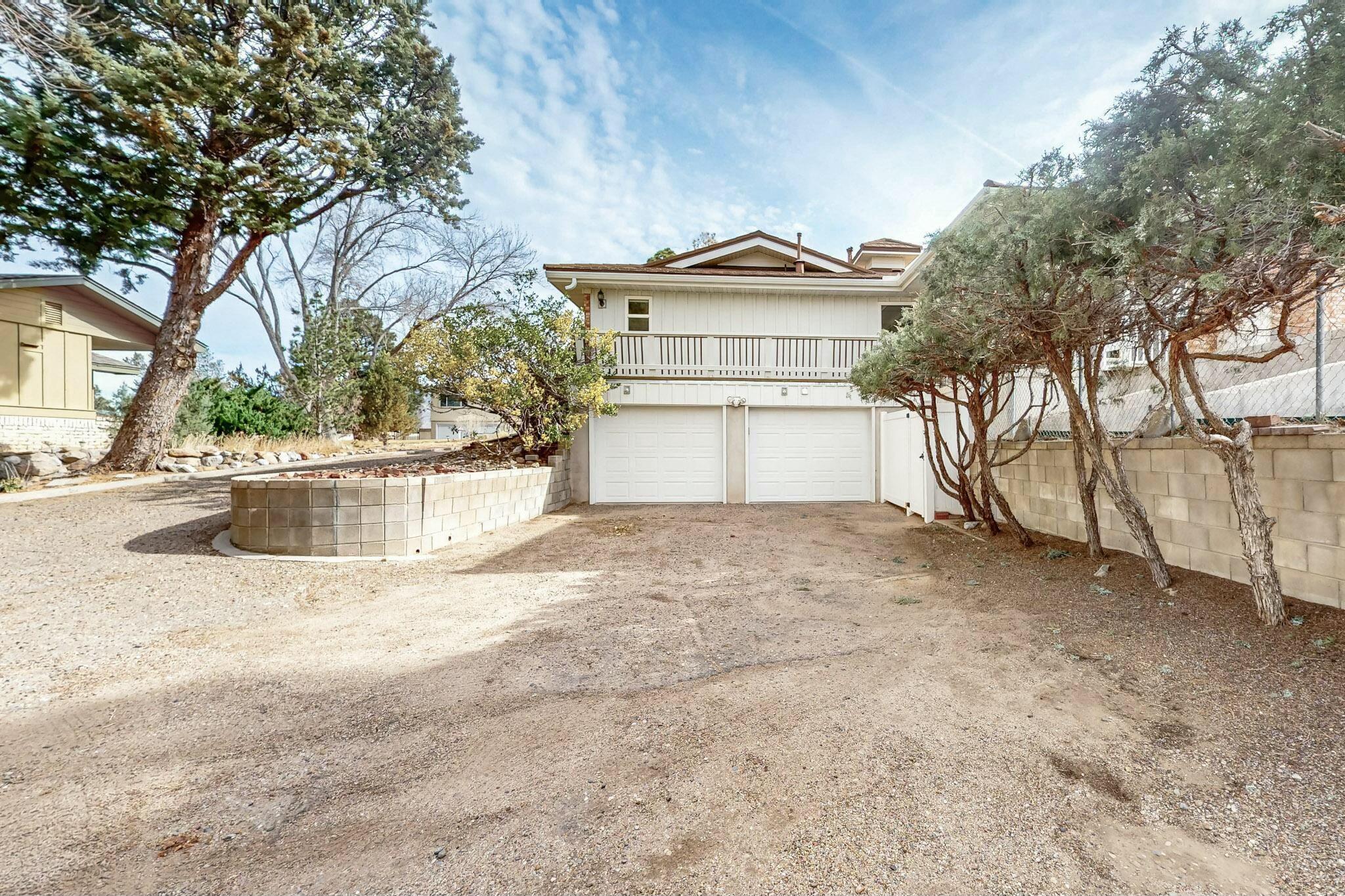 608 Running Water Circle SE