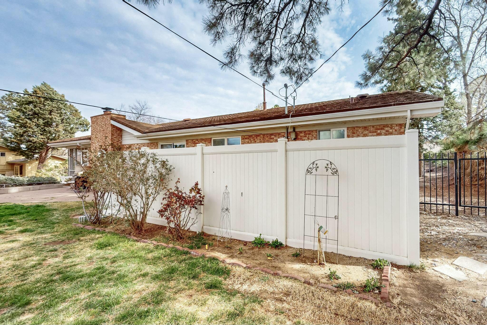 608 Running Water Circle SE