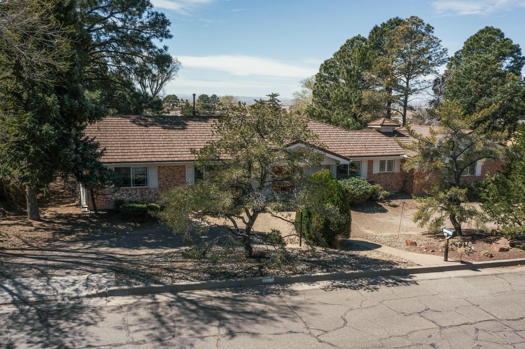 608 Running Water Circle SE