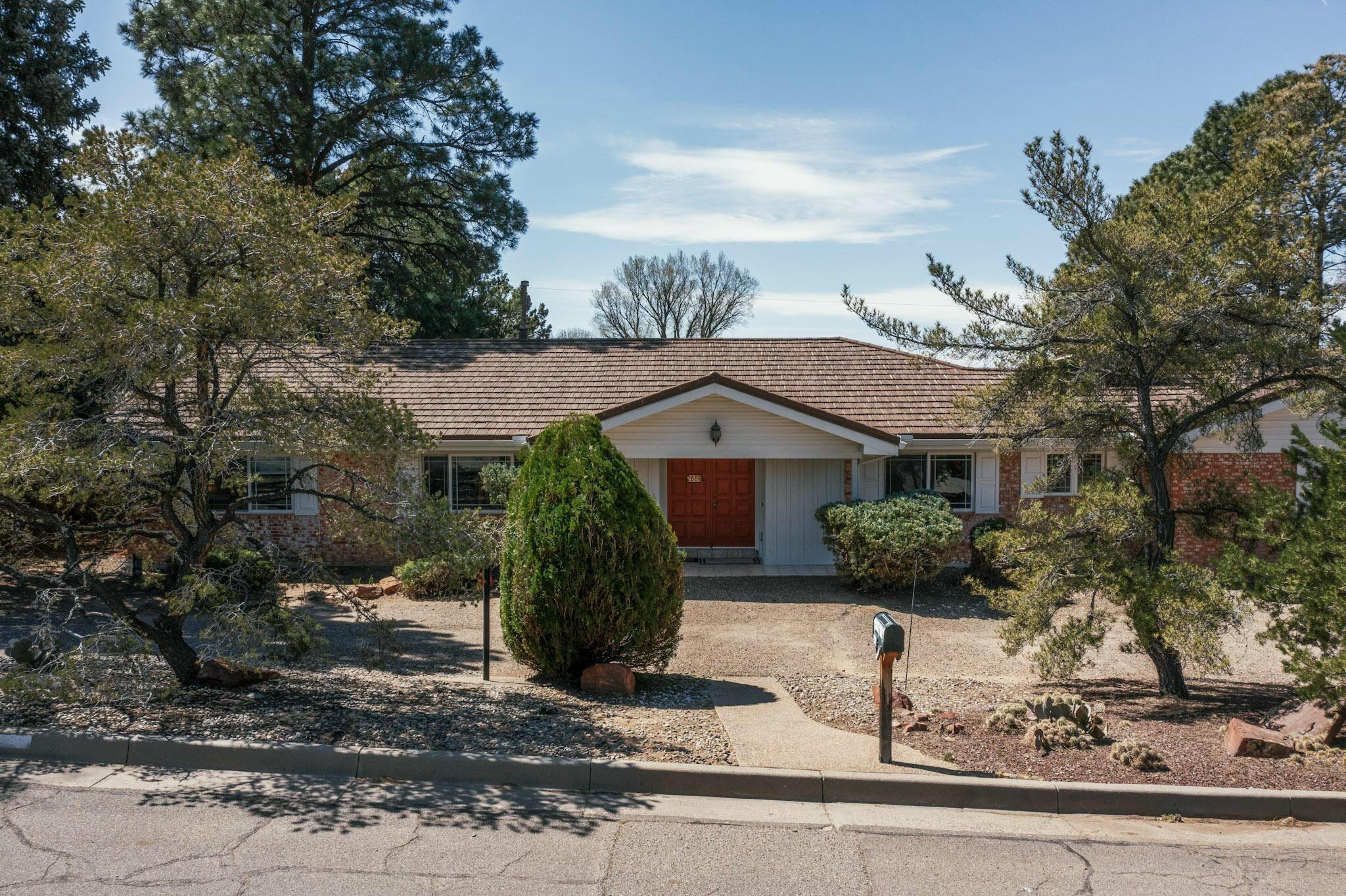 608 Running Water Circle SE