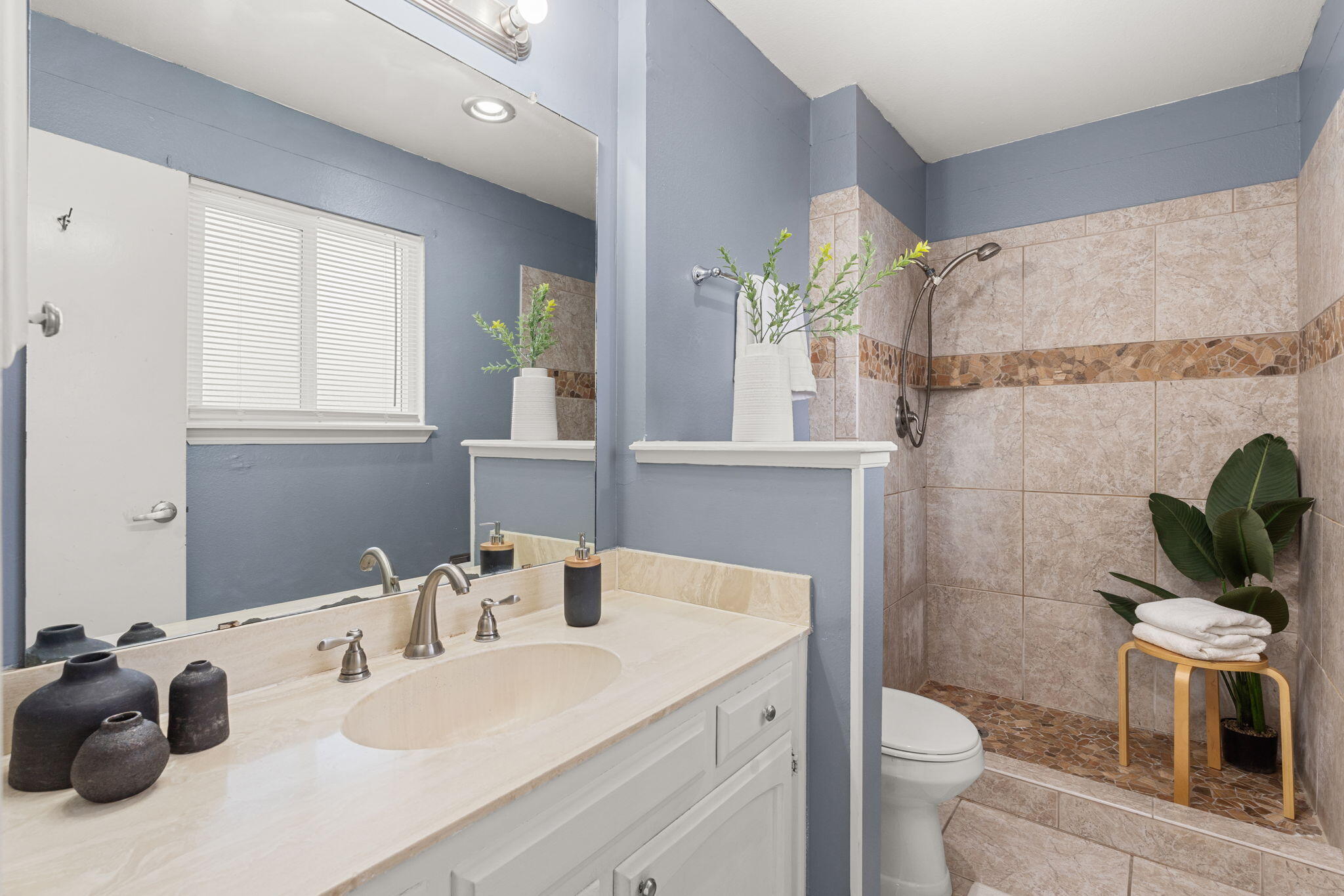 7532 CAPULIN Road NE