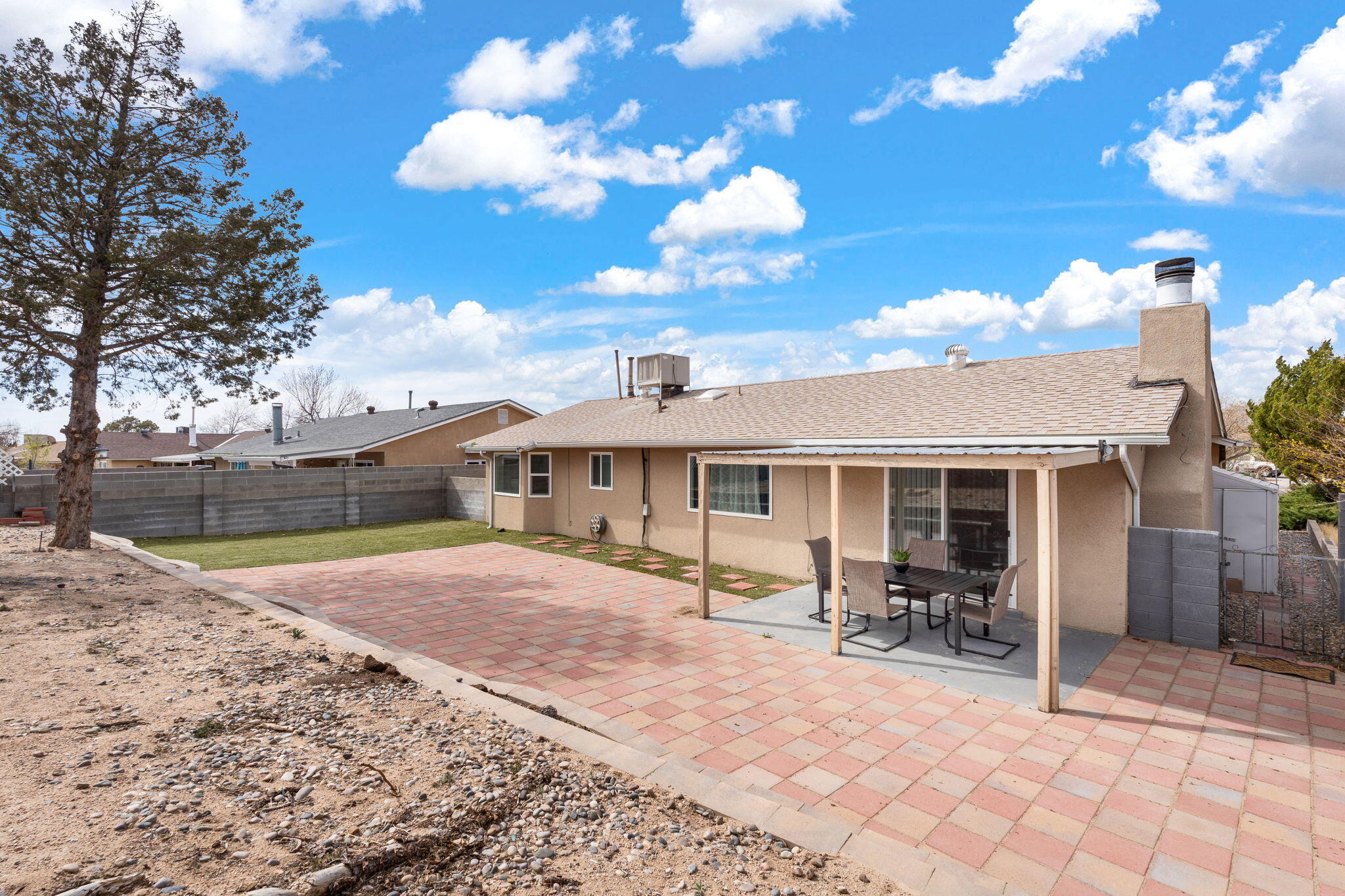 7532 CAPULIN Road NE