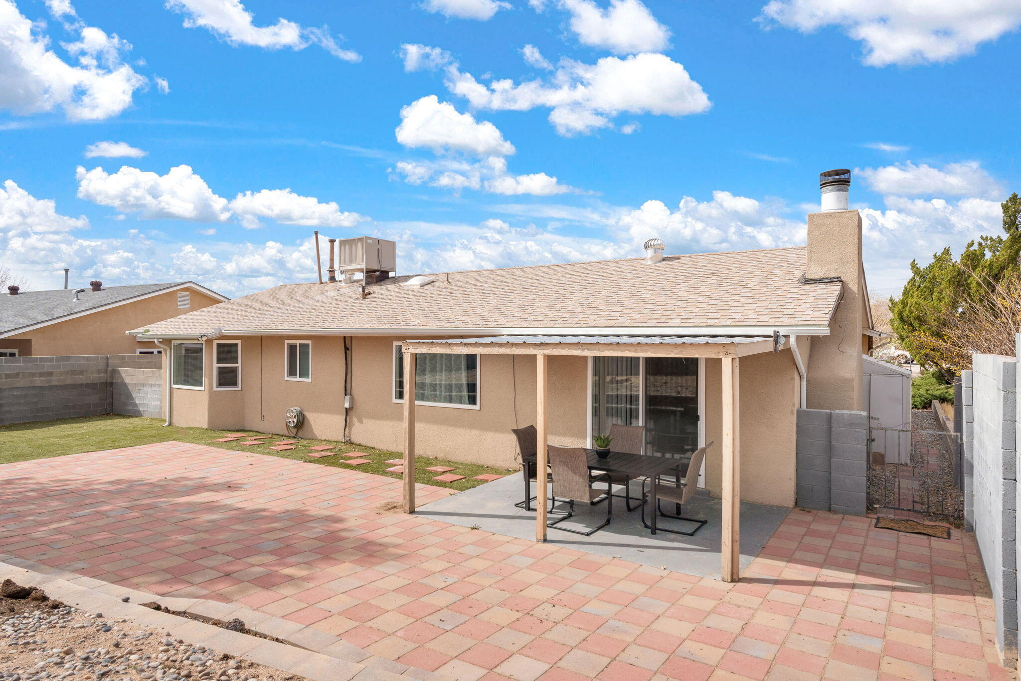 7532 CAPULIN Road NE