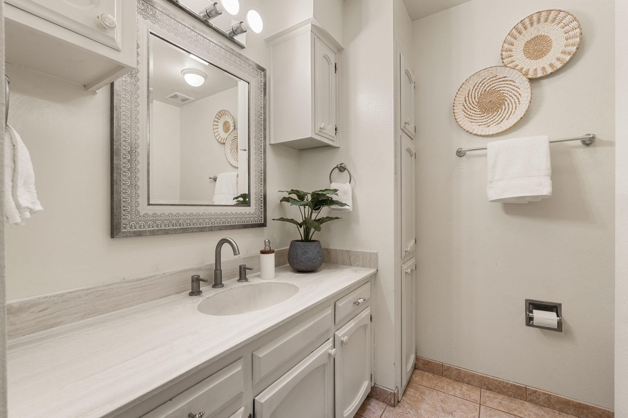 7532 CAPULIN Road NE