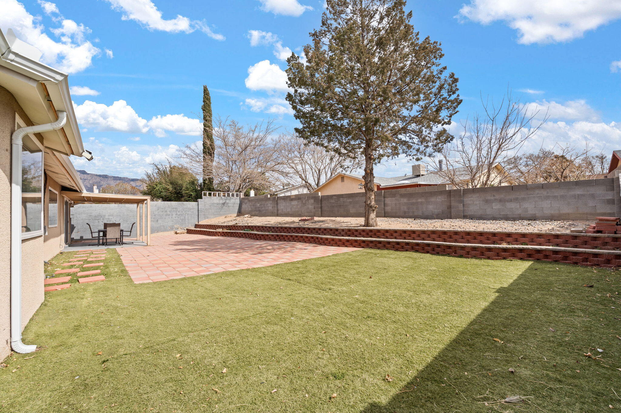 7532 CAPULIN Road NE