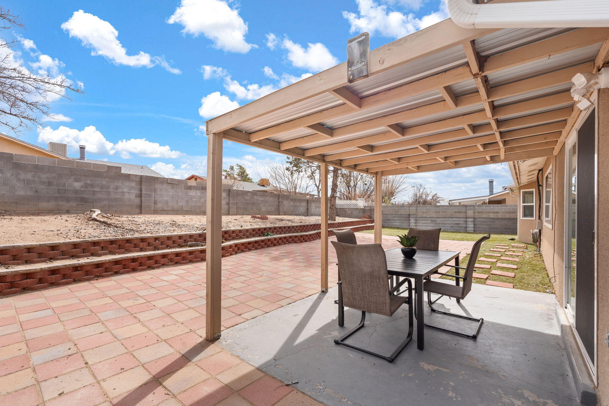 7532 CAPULIN Road NE