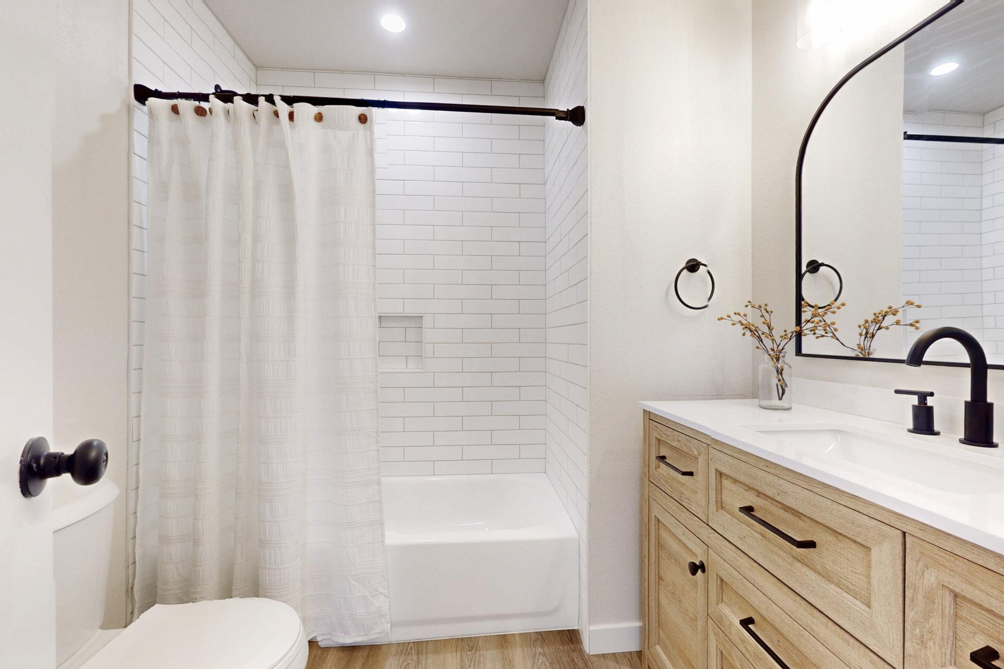 7105 HILDEGARDE Drive NE