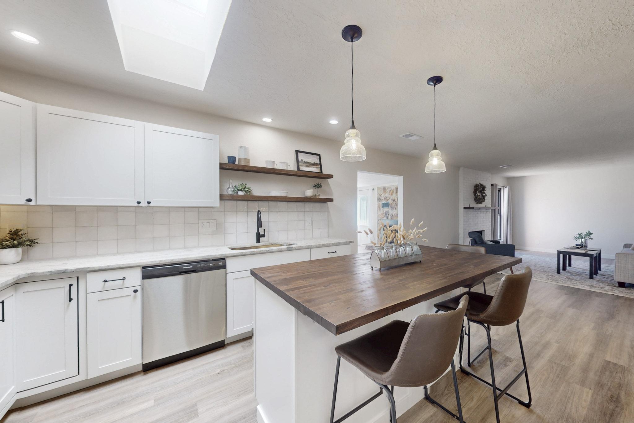 7105 HILDEGARDE Drive NE