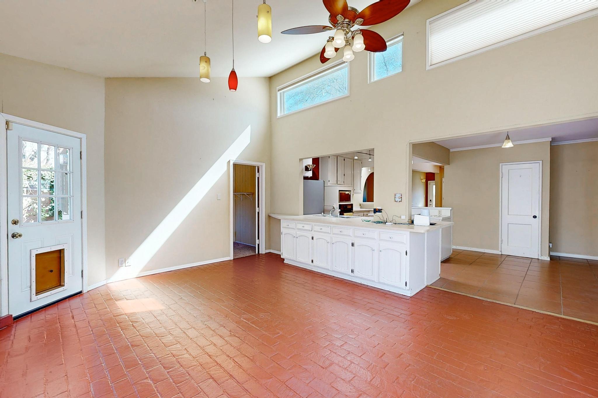 713 WELLESLEY Drive NE