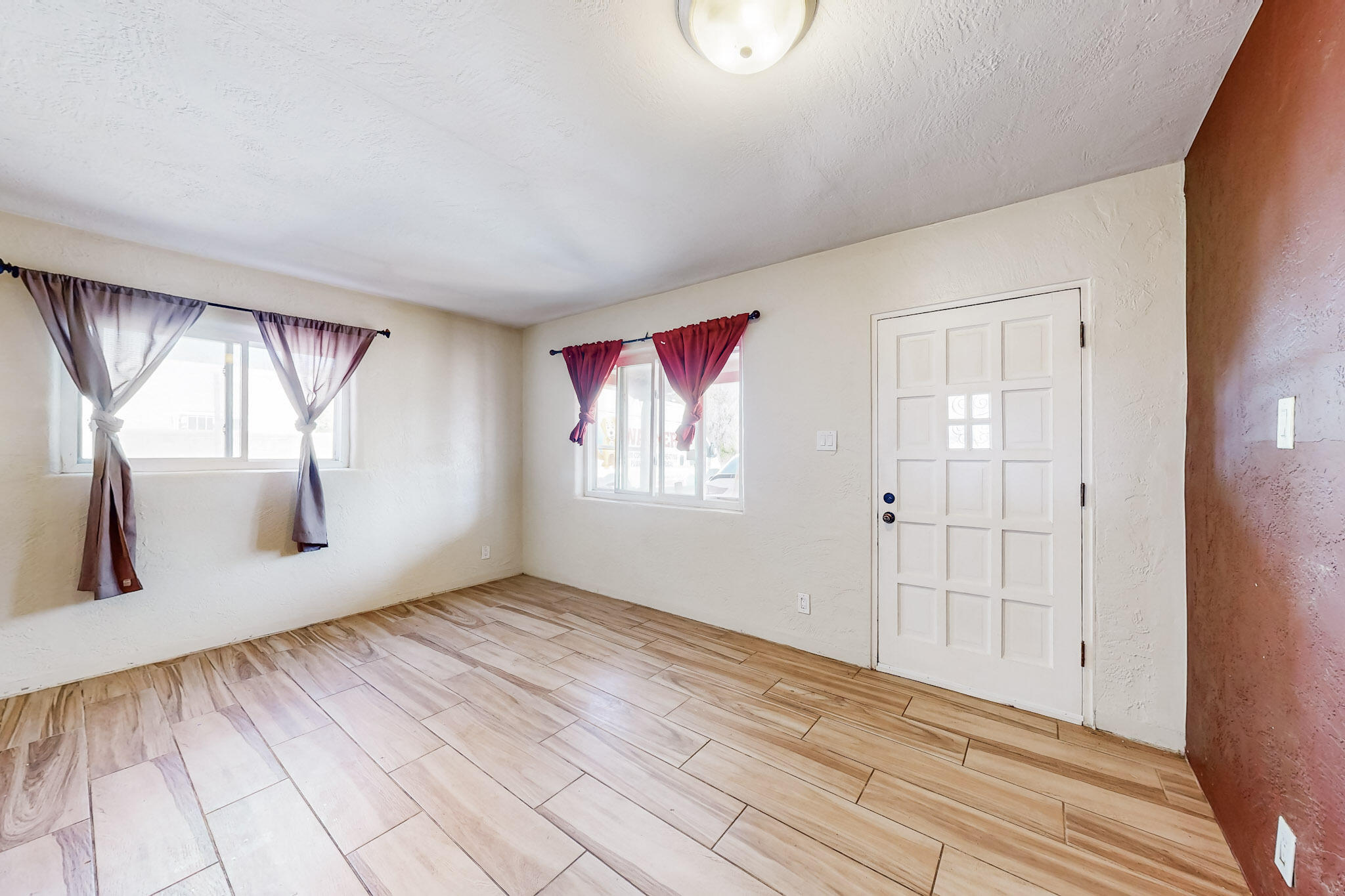 2725 HERMOSA Drive NE