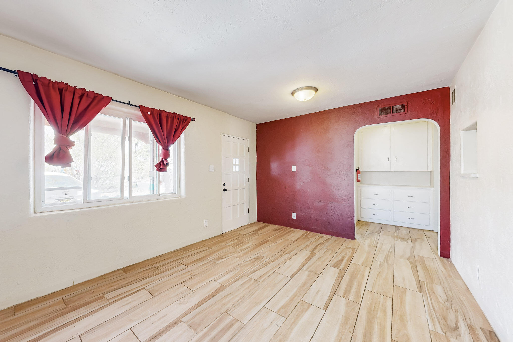 2725 HERMOSA Drive NE