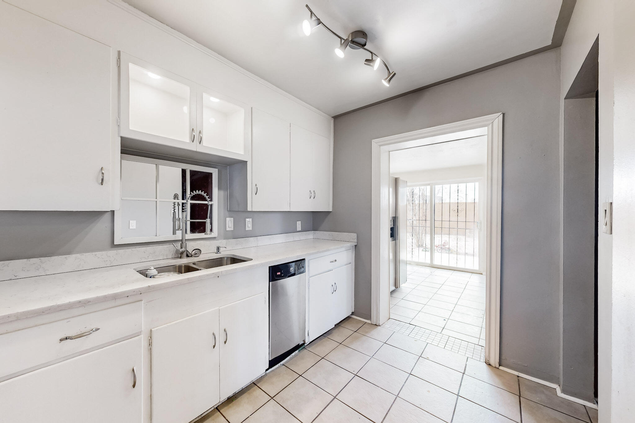 2725 HERMOSA Drive NE