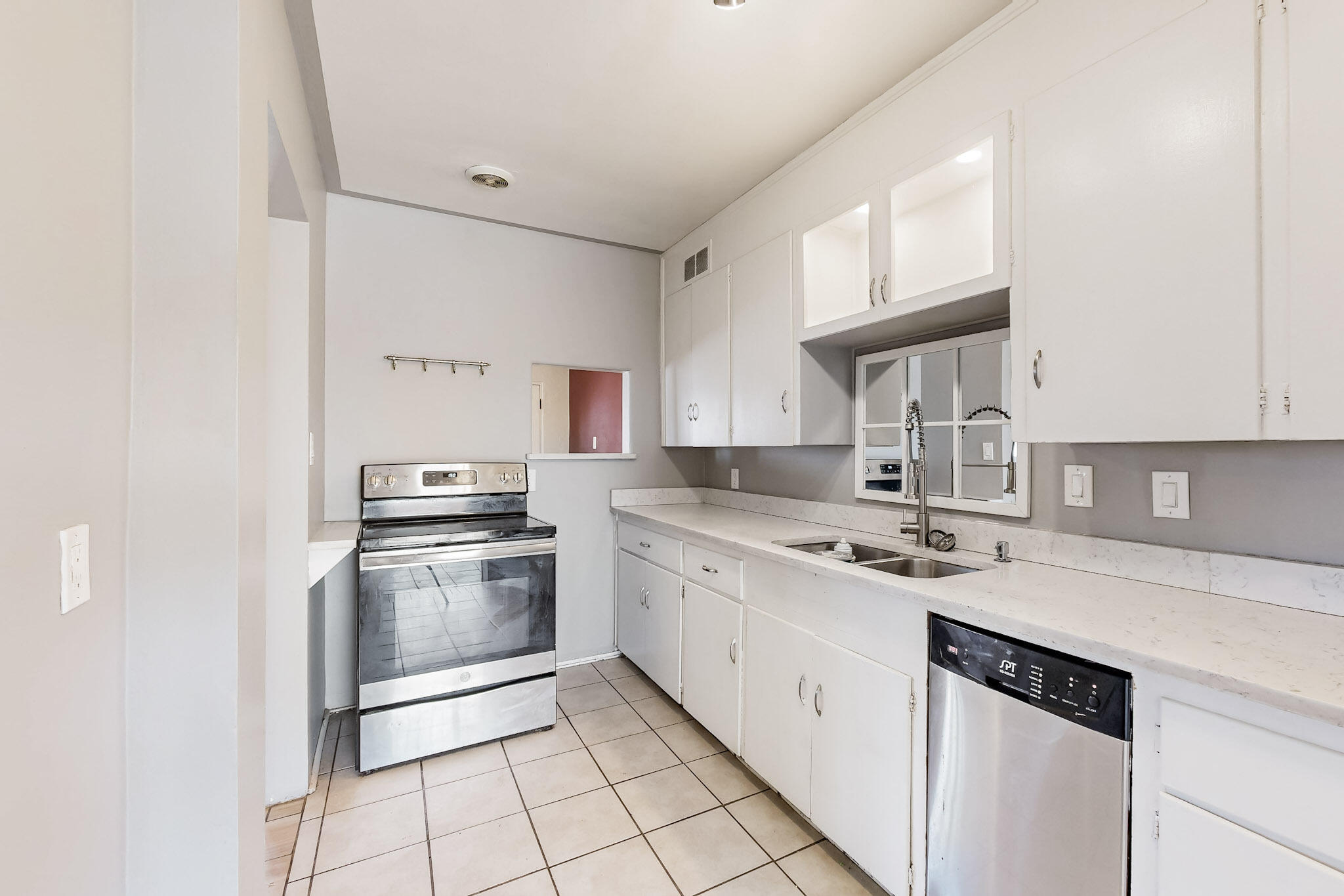 2725 HERMOSA Drive NE