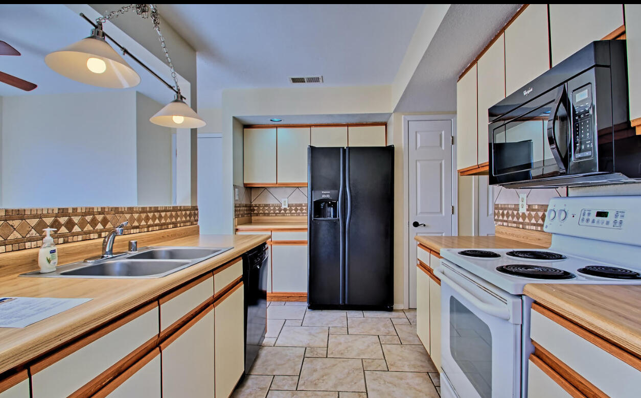 4584 PLATINUM Drive NE