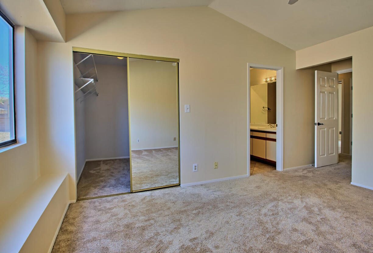 4584 PLATINUM Drive NE