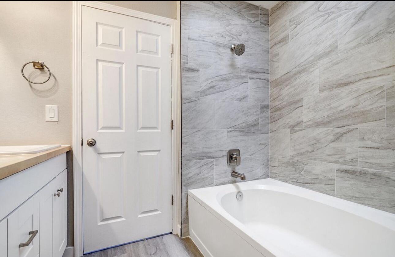 4584 PLATINUM Drive NE