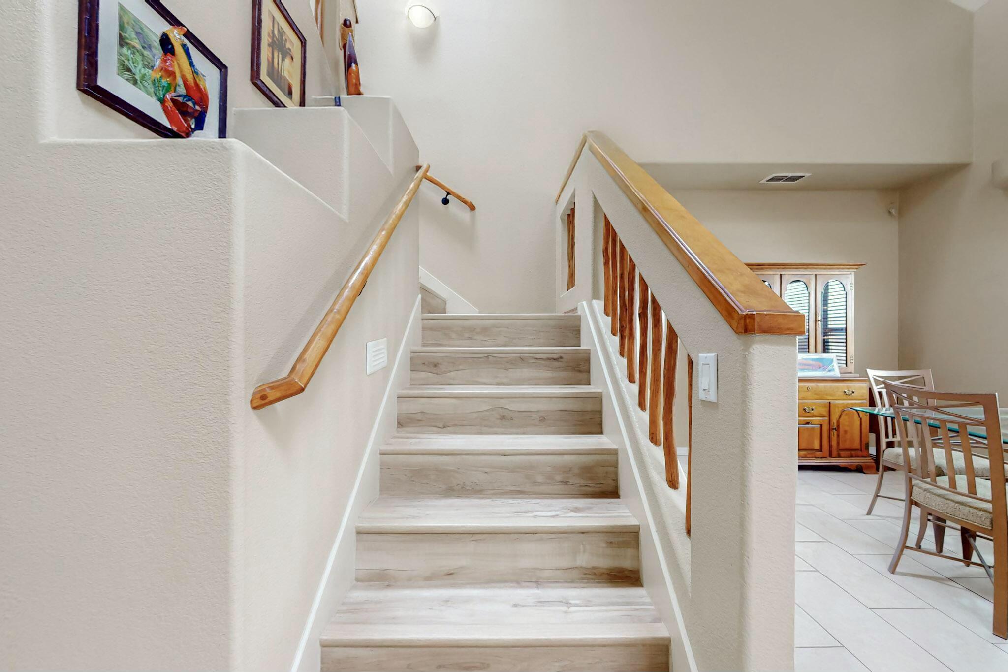 9009 Pinon Vista Court NE