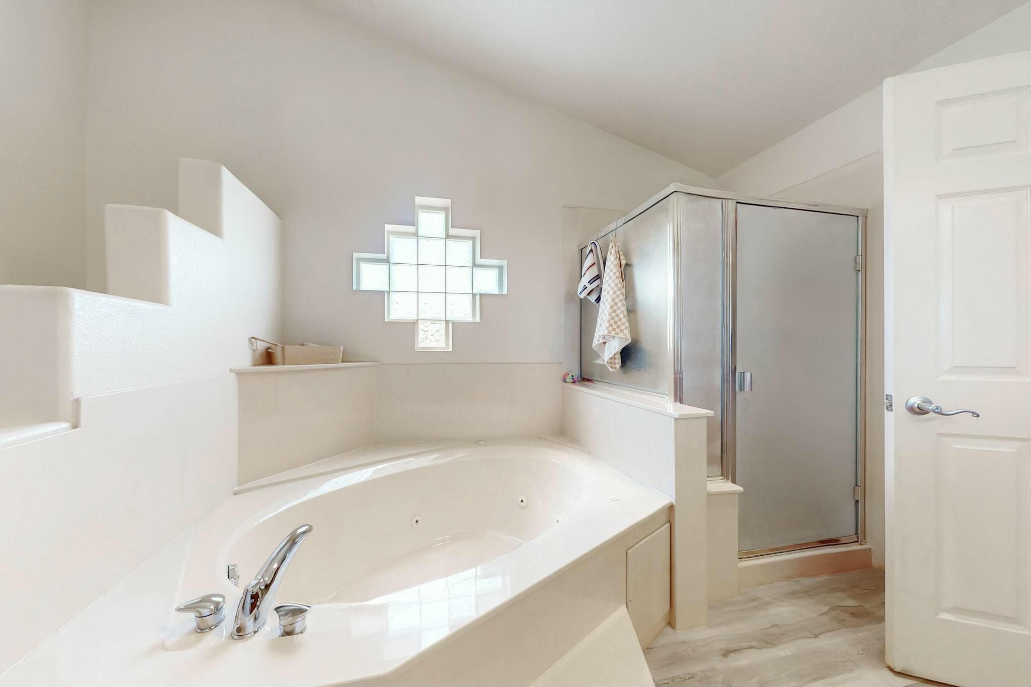 9009 Pinon Vista Court NE