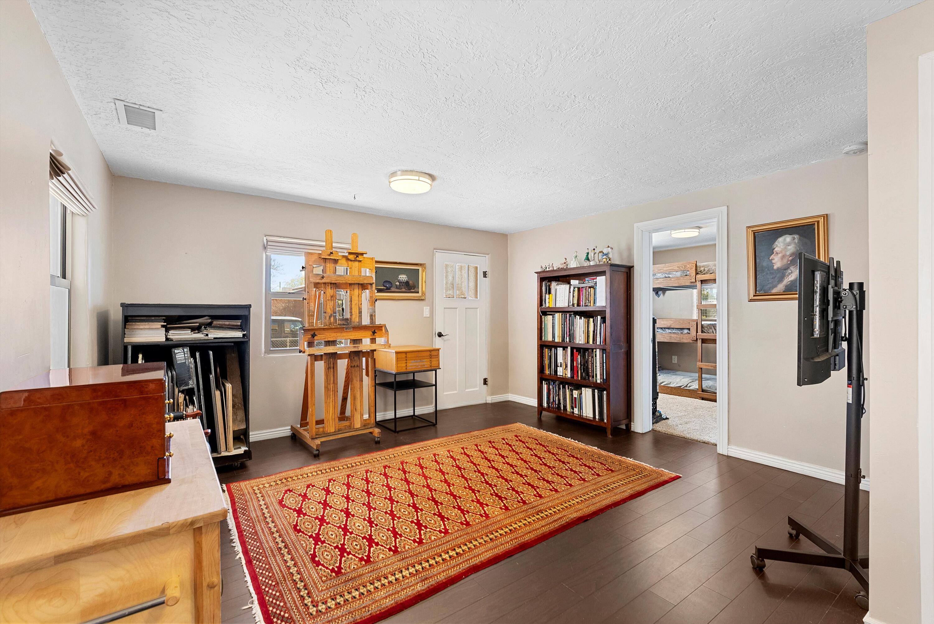 825 PONDEROSA Avenue NW
